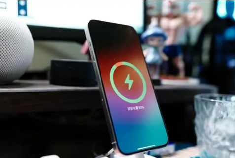 靖西苹果15换屏服务分享用什么充电器给iPhone15充电更好 